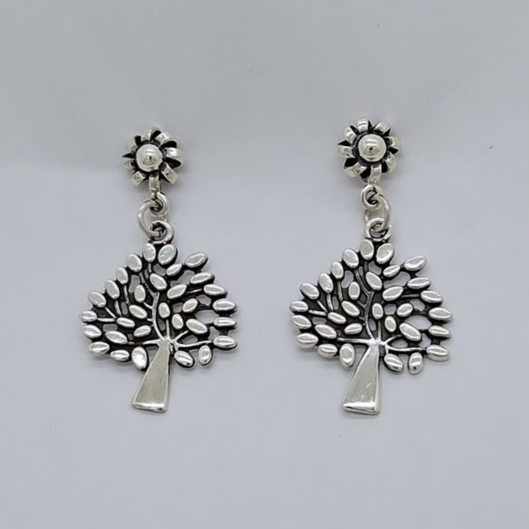 Tamaulti Necklace - View 5